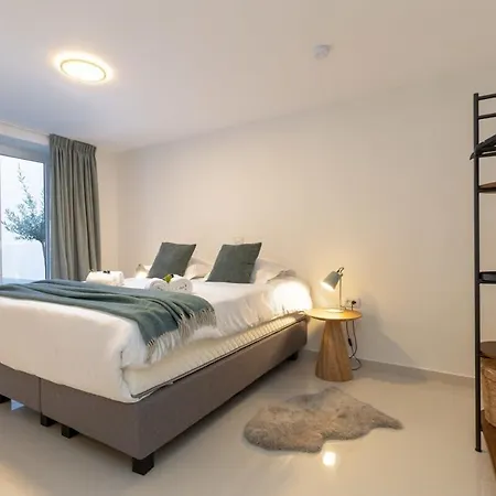 Huswell - Stylish Duplex In Town House Apartment