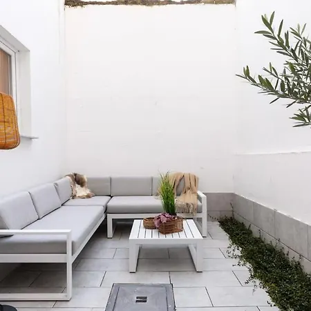 Huswell - Stylish Duplex In Town House Apartment *