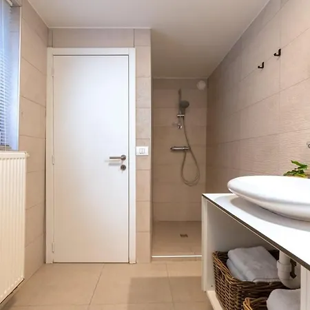 Huswell - Stylish Duplex In Town House * Ostend
