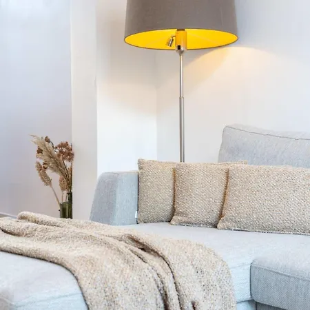 Huswell - Stylish Duplex In Town House *