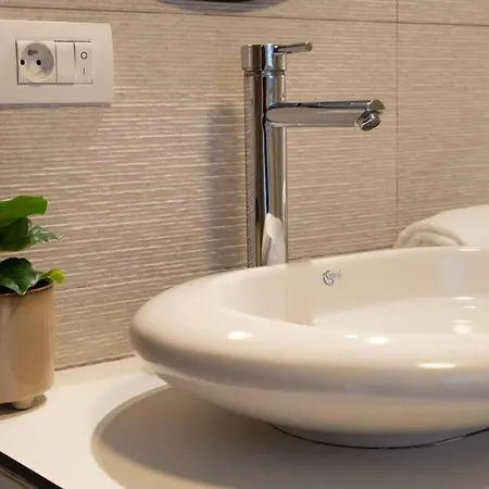 Huswell - Stylish Duplex In Town House Apartment *