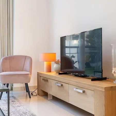 Huswell - Stylish Duplex In Town House *