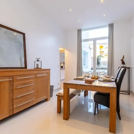 Huswell - Stylish Duplex In Town House * Oostende